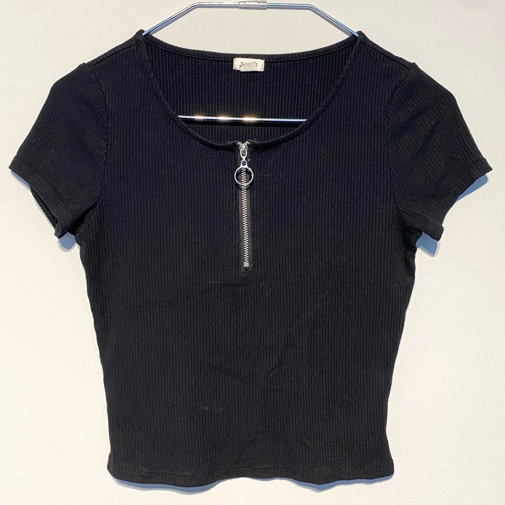 🛍️ 4 for 20$ - Garage Black Zipper Rib Crop Top Small